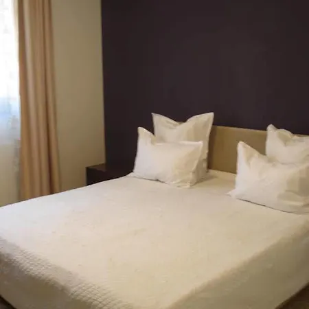 Eden Boutique 3* Bukareszt